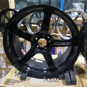 Advan Racing GT Racing Gloss Black + Machining Logo 20"x10.5" Wheel