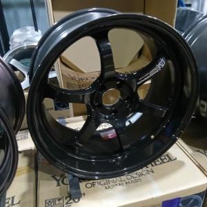 Advan Racing R6 Racing Titanium Black 20"x10.5" Wheel